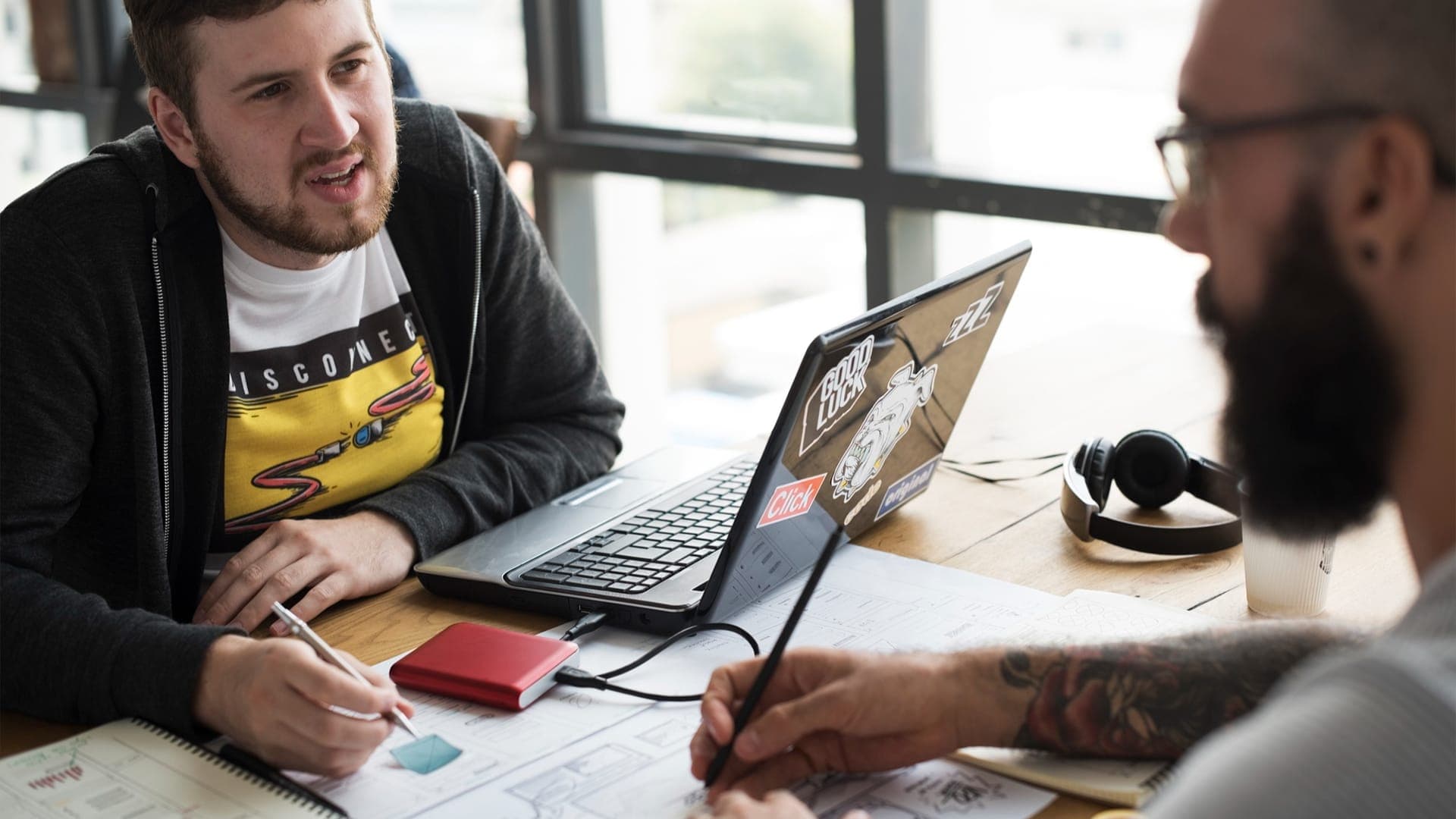 How Professional Logo Design Helps Small Businesses Build Trust Faster